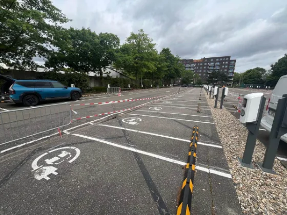 Aanleg laadpunten grote parking